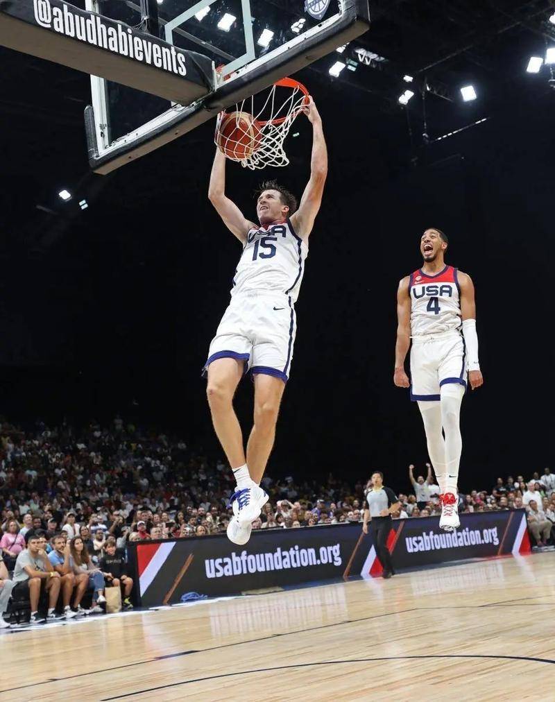 开云体育app-乌克兰代表队在男篮赛中历经波折获胜，表现亮眼